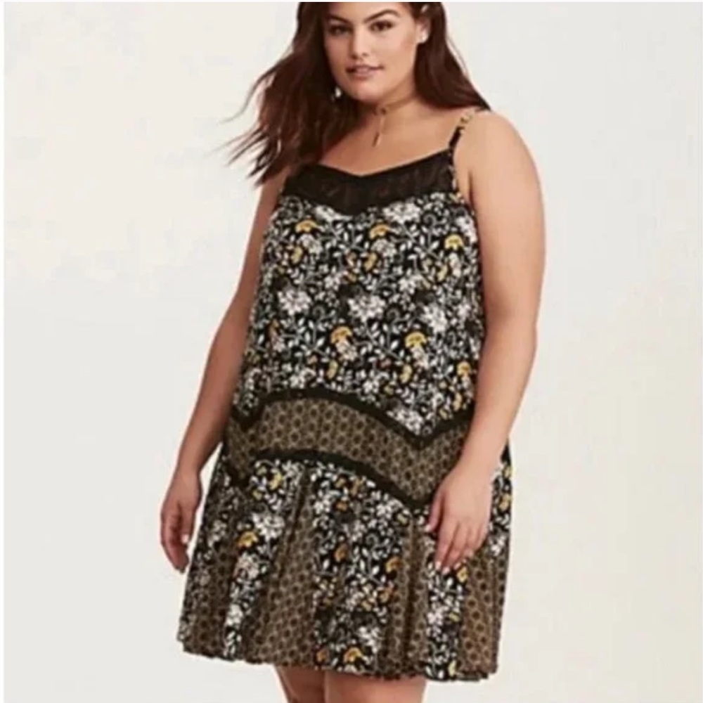 Torrid Plus Size 1X Black and Yellow Floral Print Shift Dress Tank Strap MIDI‎